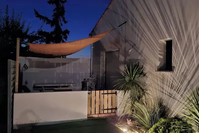 Image de A 10mn à pieds du Port Olonna. . . Petite maison récente dans quartier calme