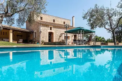 Image de Lovingly Restored Traditional Stone House, A/C Private Pool, Large Gardens just minutes to Búger!