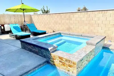 Image de Cozy house w/ hot tub-pool close to national parks