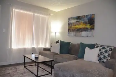 Image de 2-bedroom apartment in peaceful Tempe with pool and gym!