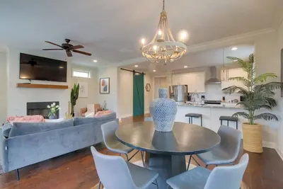 Image de Pool Table! Walkable Stay in Midtown Mem