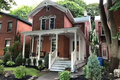 Image de 2-bedroom apartment in historic Corn Hill Rochester for relaxing stays