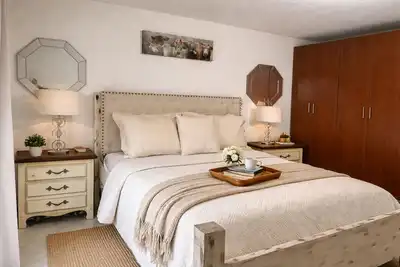 Image de cozy private 2br Suite w/ Gated Parking