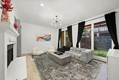Image de Luxe-Galleria. Terrific 3-bedroom house with Ac in vibrant Houston