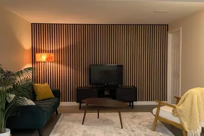 Image de Entire basement suite in centre of Olds. 1 hour to Calgary- 2 hours to Banff!