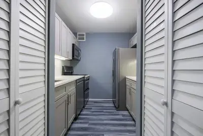 Image de Nyc Commuter’s Oasis: Modern Studio Near Path