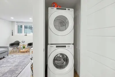 Image de Cozy Luxury brand new 1 Bedroom Townhome in a quiet neighborhood near to airport