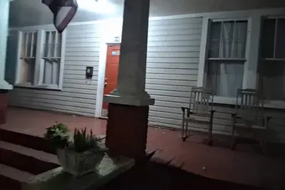 Image de Spacious 4 bedroom 2 bathroom historic home close to historic Selma downtown!