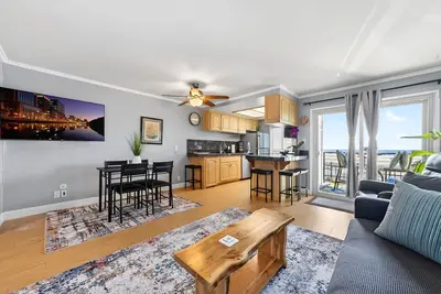 Image de Harborfront Beach Retreat | Pool, Spa & Balcony