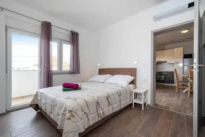Image de Appartement de deux chambres avec la terrasse Zadar (A-25204-a)