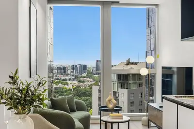 Image de Luxury City Escape in Cbd | Pool, Gym, Sauna | Sleep up to 4