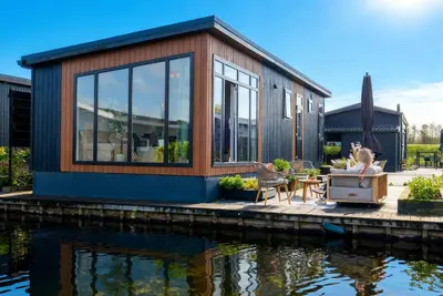 Image de Chalet moderne au bord de l’eau à Giethoorn