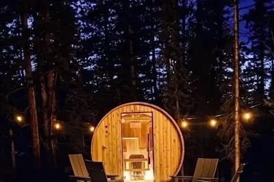 Image de The Hideout: Speakeasy, Arcade, Sauna & Hot Tub&More: Mountain Cabin at 11, 000ft