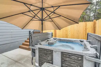 Image de Hike & Fish: Group Getaway w/ Hot Tub in Bailey!