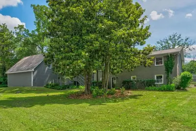 Image de White Oaks Fenced Yard 0. 5 Acre Large Deck in Durham, Nc