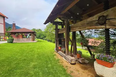 Image de Charming family apartment with terrace, herb garden views and animals