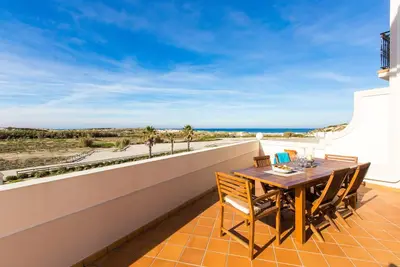 Image de Villa Berlenga - Maison mitoyenne de 2 chambres avec piscine près de la plage