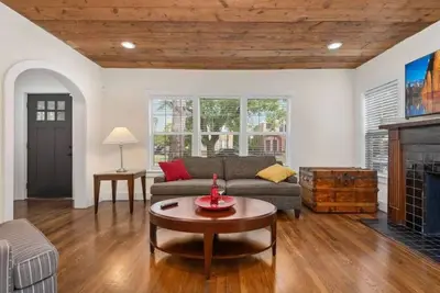 Image de 2br Home Near Md Anderson & Tmc | Sleeps 6 | Hot Tub | Free Parking