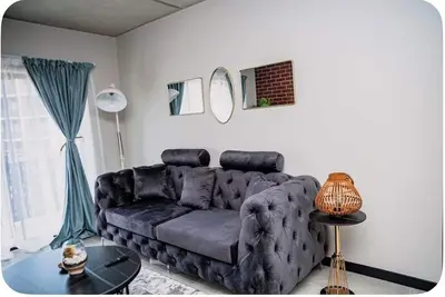 Image de The space is deigned with comfort, peace and easy living in mind.