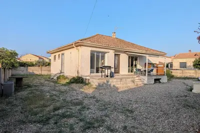 Image de maison dans impasse proche port, plage, commerces