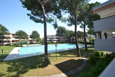 Image de Appartement spacieux avec vue sur la piscine