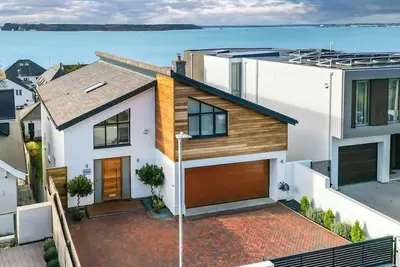 Image de Luxury Sandbanks Home with Panoramic Sea Views