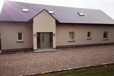Image de Irish Open/Ryder Cup ideal property, sleeps 10 Modern, spacious and private.
