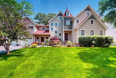 Image de 3-story, dog-friendly home near beaches with home theatre, grill & gaming tables