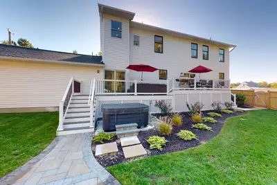 Image de Renovated, dog-friendly home with private pool, hot tub & stunning backyard