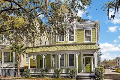 Image de Park View | Large Historic Manor on Forsyth Park by Lucky Savannah