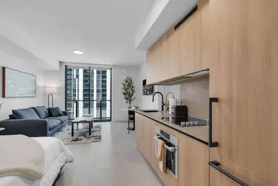 Image de Brand New Modern Downtown Studio at Prime Location