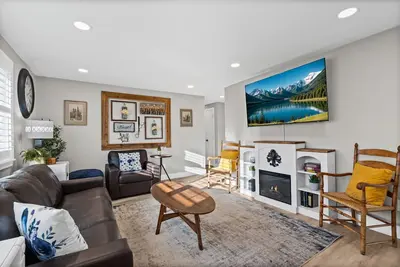 Image de Berthoud Basecamp | Private Hot Tub & Backyard Oasis