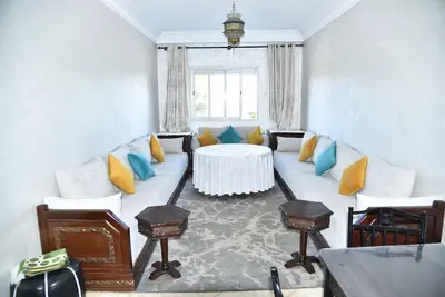 Image de Spacious 2br/3ba Apt with Balcony – 3 Min to Beach, 5 Min to Port & Medin