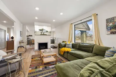 Image de Palm Pool House-Pool-In Downtown-Walk Everywhere!