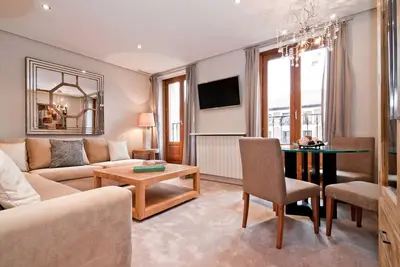 Image de Stylish Flat Steps from Retiro