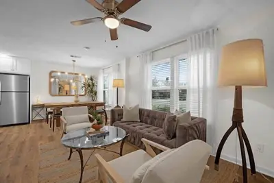 Image de Chic Haus One-Story Home Gated, Near Med Center