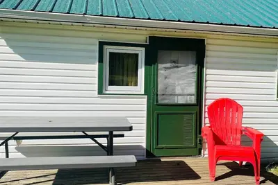 Image de Bailey's Cottages (#3) Delightful lake cabin
