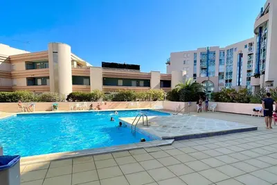 Image de Joli appartement avec piscine