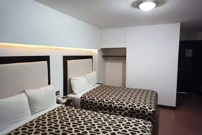 Image de Oceanfront Bliss: Clean and Peaceful Room Perfect for Couples or Friends