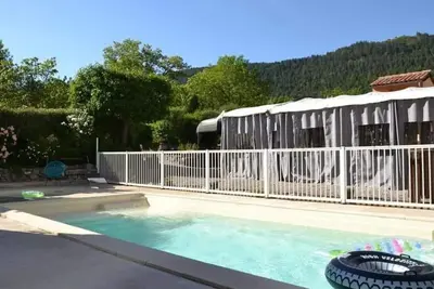 Image de ZEcamping 3 étoiles pataugeoire piscine chiens acceptés chalet Tv 28m2