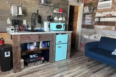 Image de tiny cabin located I mile from Long Branch State park Marina, Beach & Boat ramp