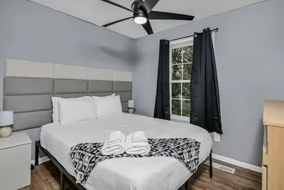 Image de 2br Near Downtown | Walk to Hospital