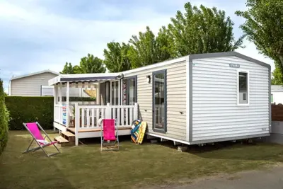 Image de ZEcamping 4* familial 1km plage piscine couverte mobil-home Tv 30m2