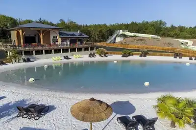 Image de ZEcamping 4 étoiles parc aquatique club enfant locatif Tv Lv clim 29m2