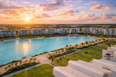 Image de Lagoon-View & Balcony - Resort-Style Pool & Beach