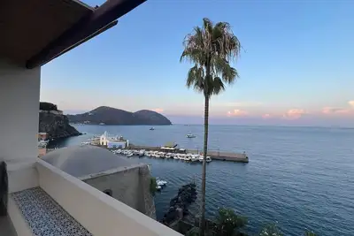 Image de Elegant 2-story apartment, panoramic sea view terrace, historic center