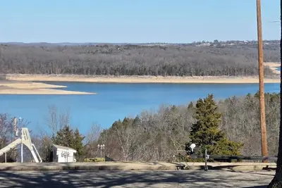 Image de Charming Lake Cottage #7 at Teal Point Resort with Dazzling Views of Lake Norfork