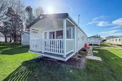 Image de Lovely caravan with decking at Broadland Sands in Suffolk ref 20178bs