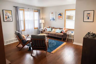 Image de Cozy 2br Home – 1 Mile to American Family Field!