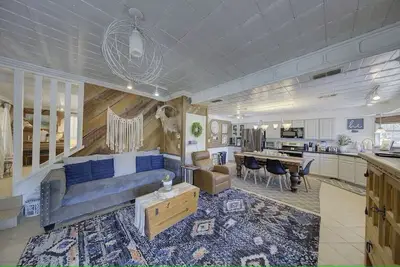 Image de Sleeps 25, 5 Homes, Fire Pit, Spring Fed Waterfront